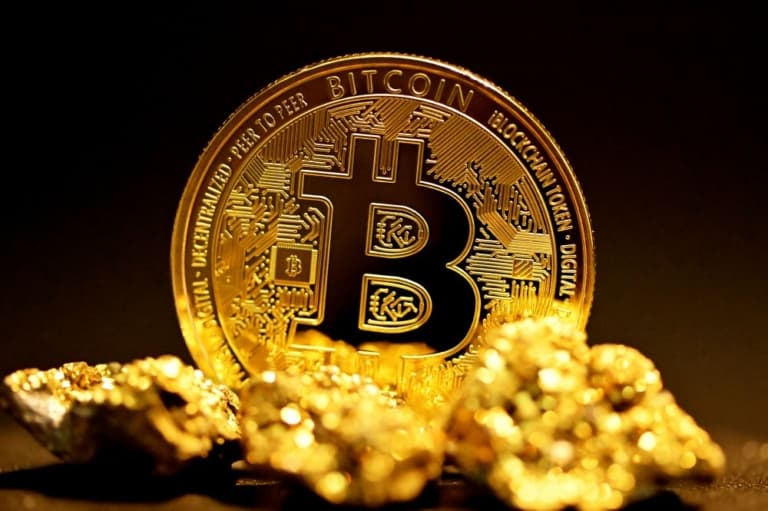 Gold Versus: Crypto